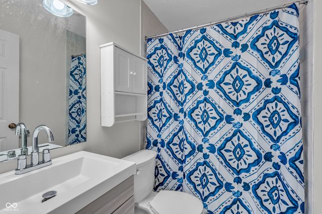 5228 Greenwillow Road, Indianapolis, IN 46226