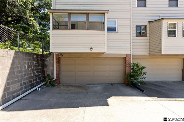 7616 Woolworth Avenue, Omaha, NE 68124