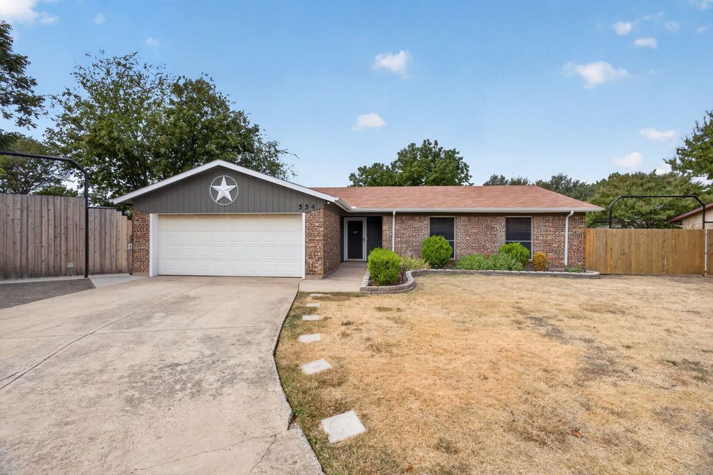 554 Taos Court, Saginaw, TX 76179 — exterior