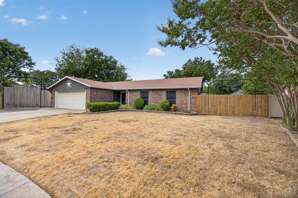 554 Taos Court, Saginaw, TX 76179 — photo 2