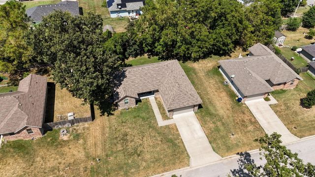 631 W Blackfoot Drive, Republic, MO 65738