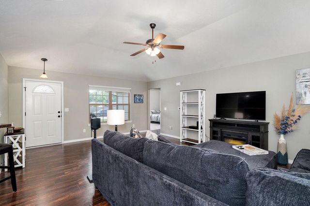 631 W Blackfoot Drive, Republic, MO 65738