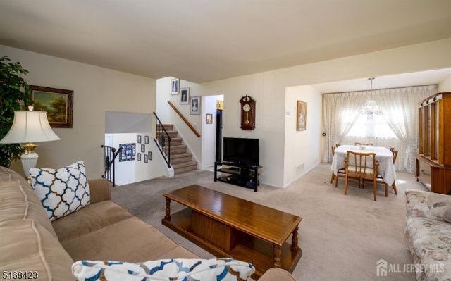5 Berdine Court, Woodbridge Twp., NJ 07067