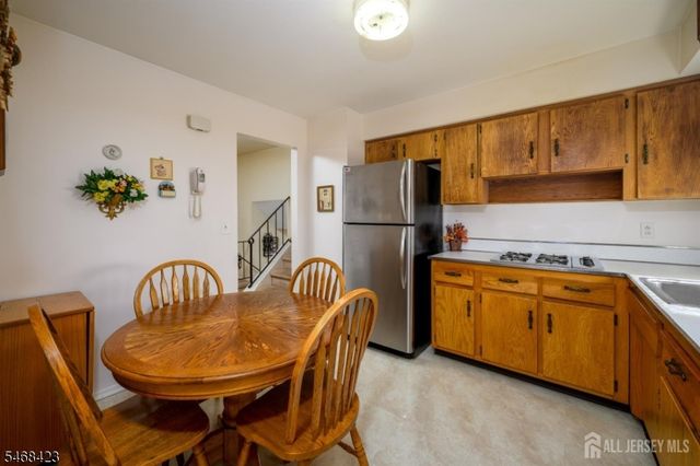 5 Berdine Court, Woodbridge Twp., NJ 07067