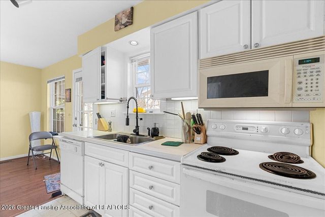 6213 Beechfield Drive 3, Lansing, MI 48911