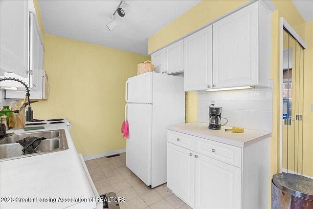 6213 Beechfield Drive 3, Lansing, MI 48911