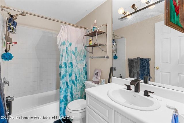 6213 Beechfield Drive 3, Lansing, MI 48911