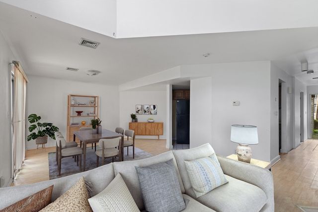 110 Dean St 103, Taunton, MA 02780