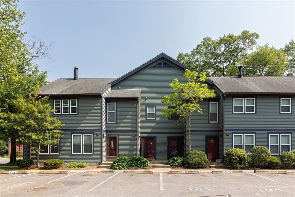 110 Dean St 103, Taunton, MA 02780