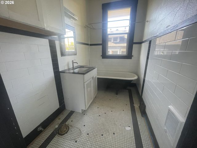4605 N VANCOUVER Ave, Portland, OR 97217