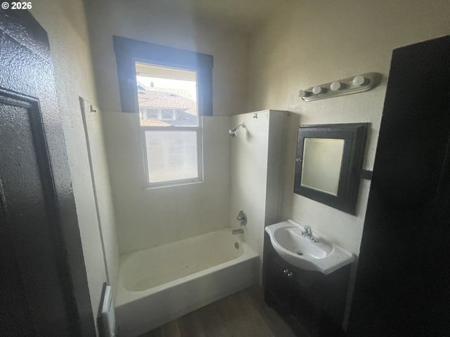 4605 N VANCOUVER Ave, Portland, OR 97217