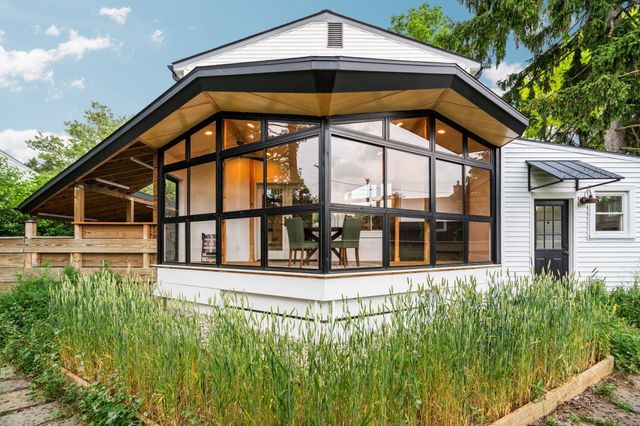 2050 Camelot Road, Ann Arbor, MI 48104