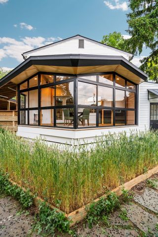 2050 Camelot Road, Ann Arbor, MI 48104