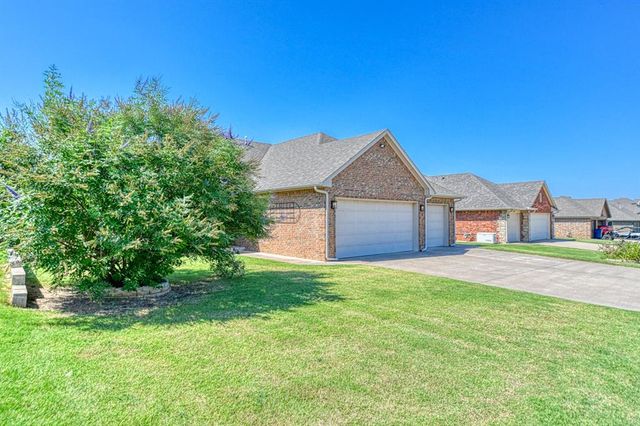 300 Bailey Street, Blanchard, OK 73010