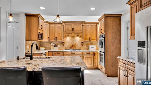 26 Devonshire Road, Cresskill, NJ 07626
