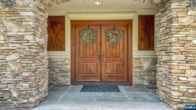 26 Devonshire Road, Cresskill, NJ 07626