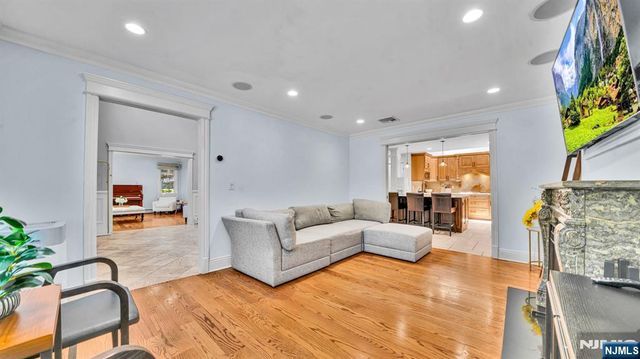 26 Devonshire Road, Cresskill, NJ 07626