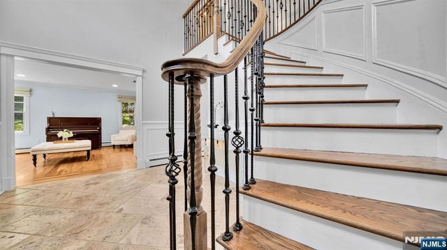 26 Devonshire Road, Cresskill, NJ 07626