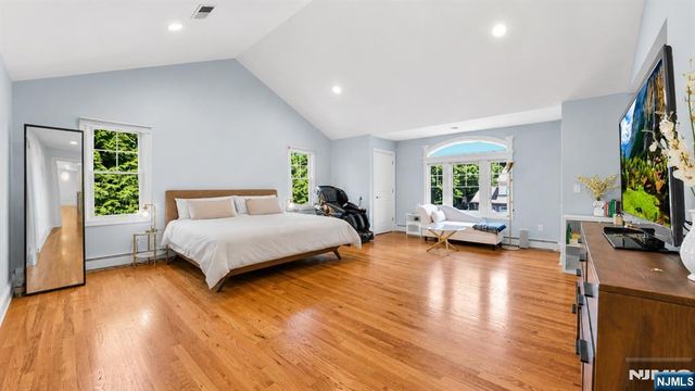 26 Devonshire Road, Cresskill, NJ 07626