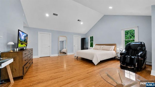 26 Devonshire Road, Cresskill, NJ 07626