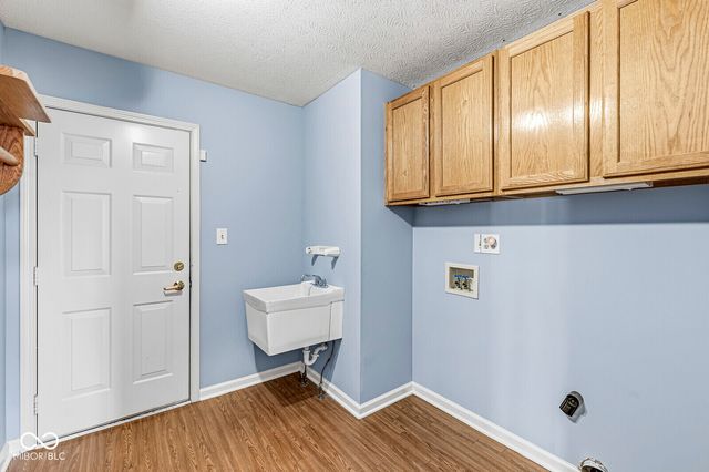 855 Pioneer Woods Drive, Indianapolis, IN 46224