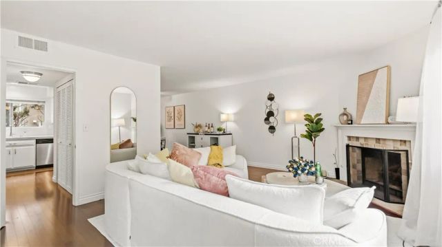 432 S Oak Knoll Avenue 4, Pasadena, CA 91101