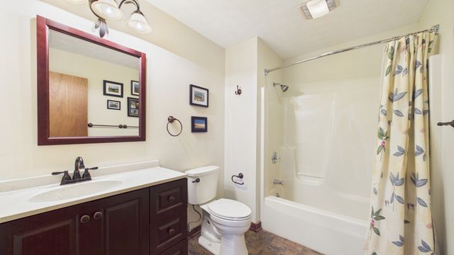 244 Arlington Ct, Eddyville, KY 42038