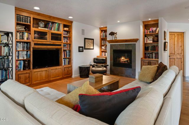 1187 NW Promontory Drive, Bend, OR 97703
