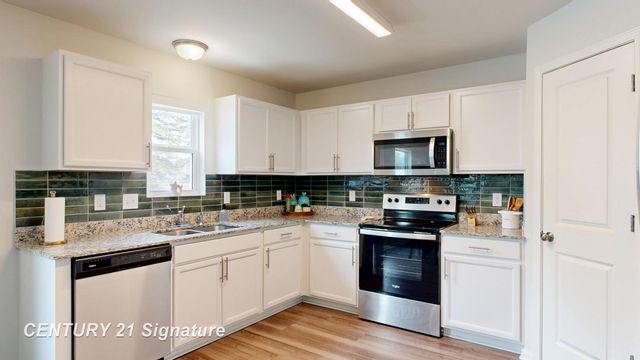 2294 Legacy Drive, Burton, MI 48519