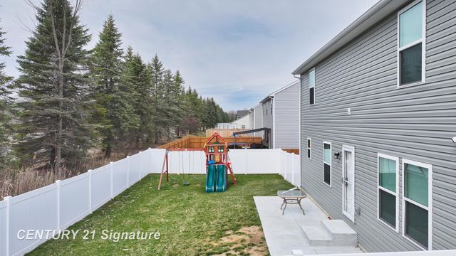 2294 Legacy Drive, Burton, MI 48519