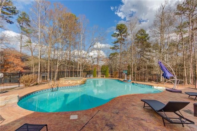 245 Lakeshore Drive, Jefferson, GA 30549