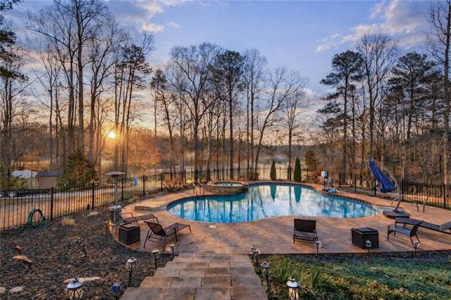 245 Lakeshore Drive, Jefferson, GA 30549