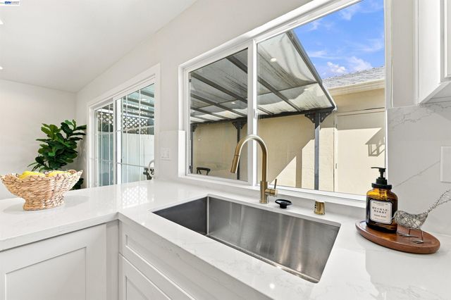 4270 Solar Cir, Union City, CA 94587