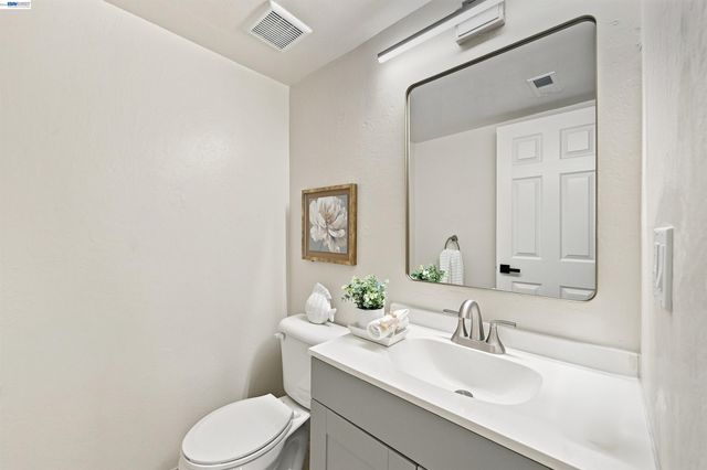 4270 Solar Cir, Union City, CA 94587