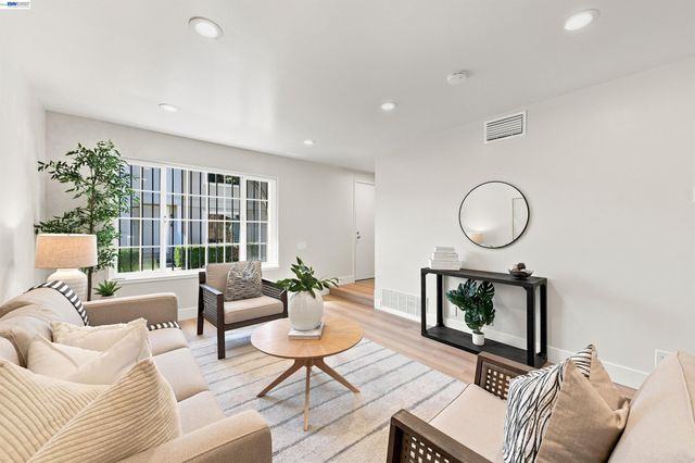 4270 Solar Cir, Union City, CA 94587