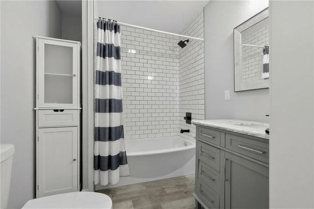 13388 S 1588 Road, Nevada, MO 64772