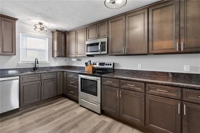 13388 S 1588 Road, Nevada, MO 64772