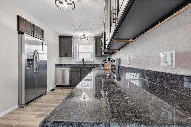 13388 S 1588 Road, Nevada, MO 64772