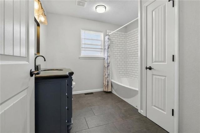 13388 S 1588 Road, Nevada, MO 64772