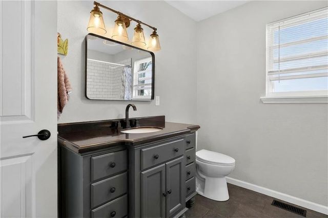 13388 S 1588 Road, Nevada, MO 64772