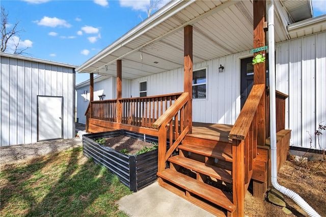 13388 S 1588 Road, Nevada, MO 64772