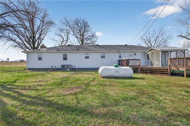13388 S 1588 Road, Nevada, MO 64772