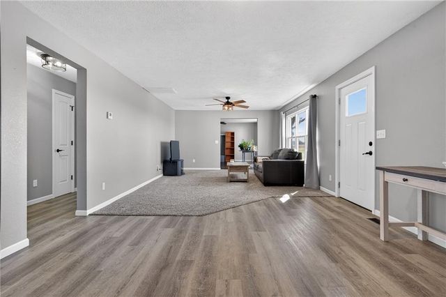 13388 S 1588 Road, Nevada, MO 64772