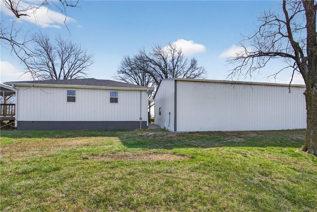 13388 S 1588 Road, Nevada, MO 64772