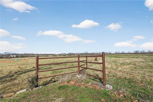 13388 S 1588 Road, Nevada, MO 64772