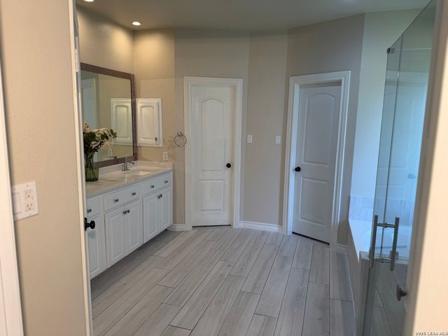 1202 Hymeadow, San Antonio, TX 78258