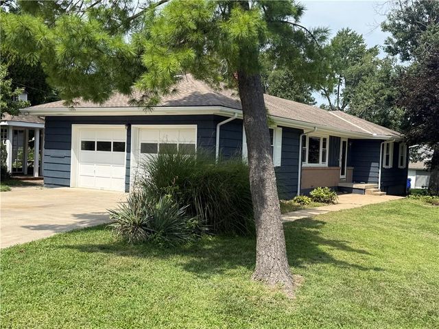 7600 E 130th Court, Grandview, MO 64030