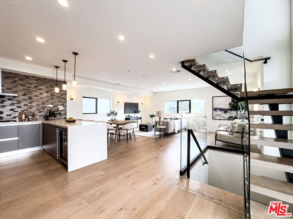 4801 Carpenter Avenue, Valley Village, CA 91607