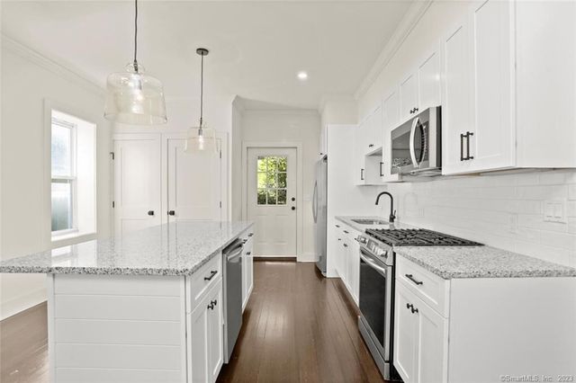 28 Congress Avenue C, Shelton, CT 06484