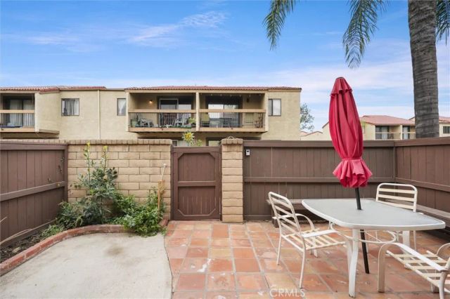 9274 Citrus Ave, Fontana, CA 92335